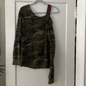 Distressed Off-Shoulder with green/red elastic strap Camo Sweatshirt XL